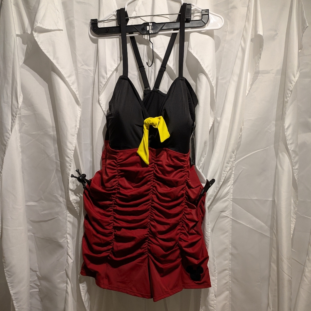 C5 NWT Torrid X Disney Mickey Mouse Bathing Suit Sz 4 D/DD